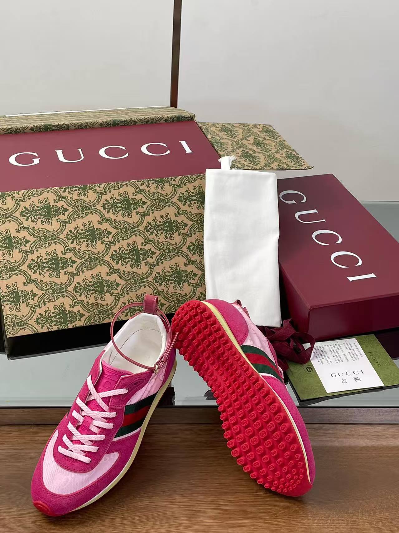 Custom luxury bags for women and snekaer shoes