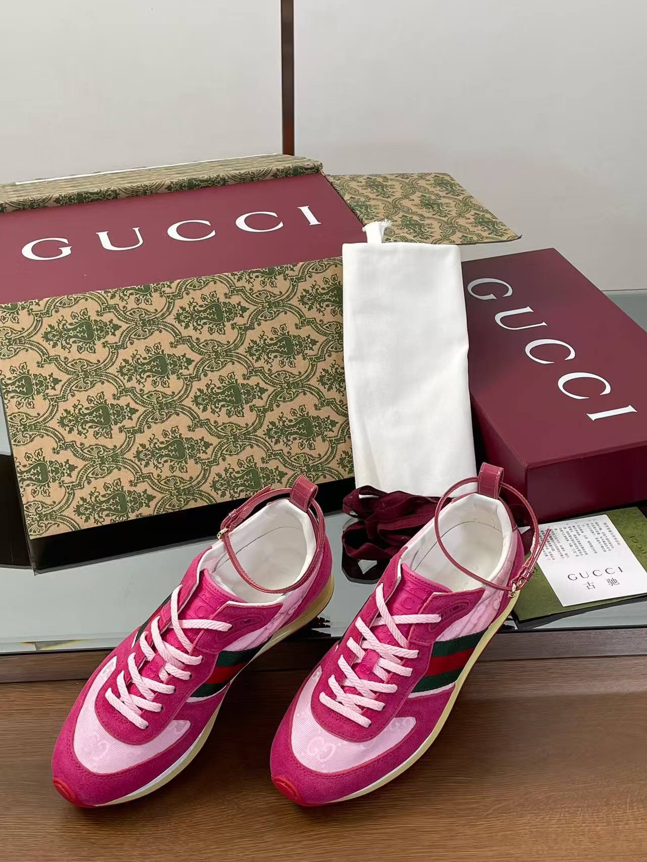 Custom luxury bags for women and  snekaer shoes