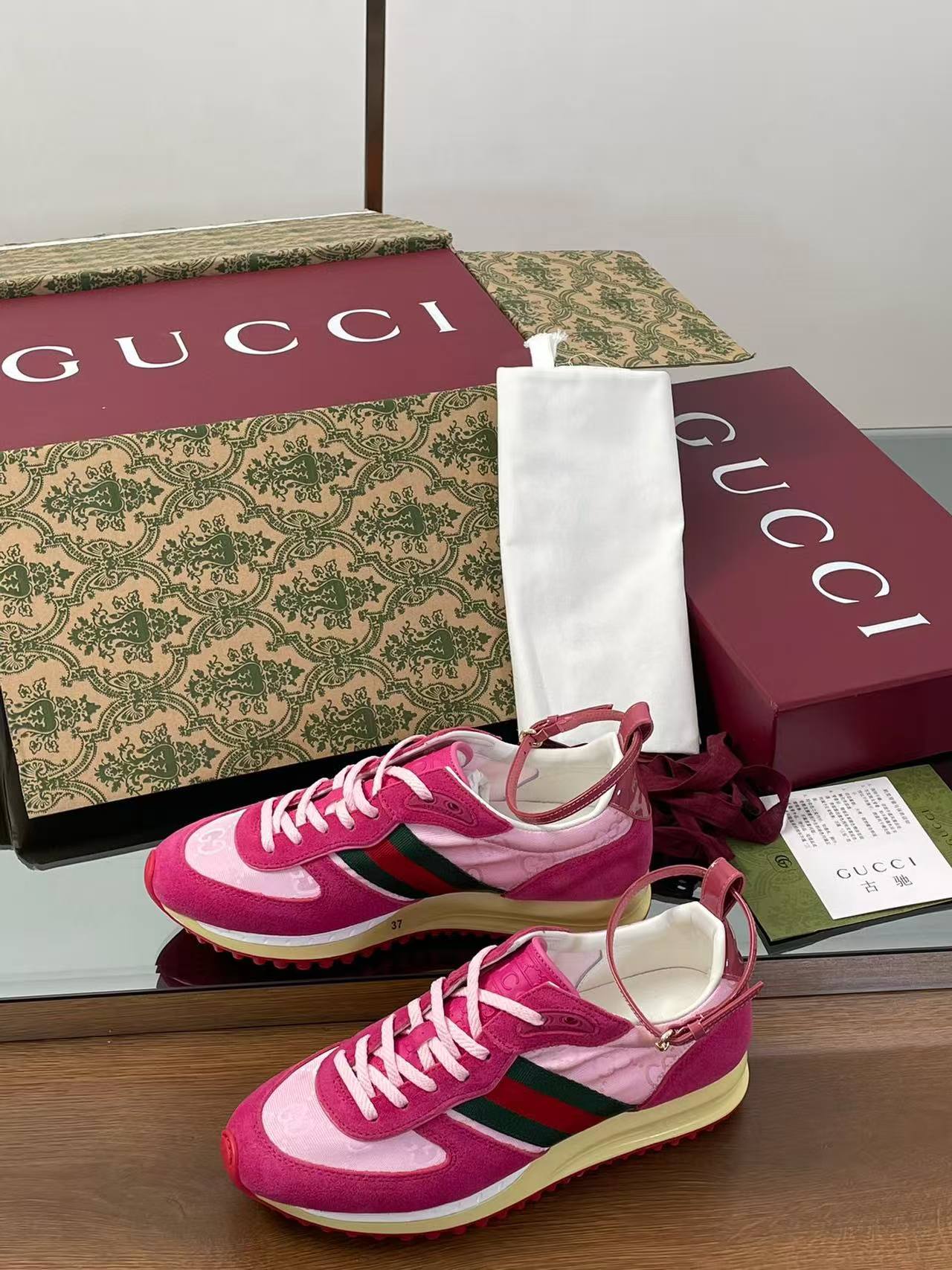Custom luxury bags for women and  snekaer shoes