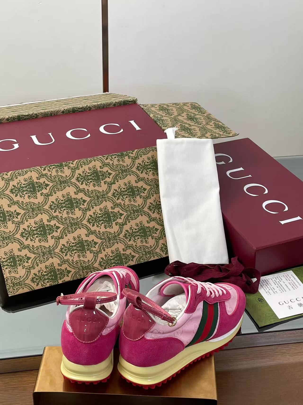 Custom luxury bags for women and  snekaer shoes