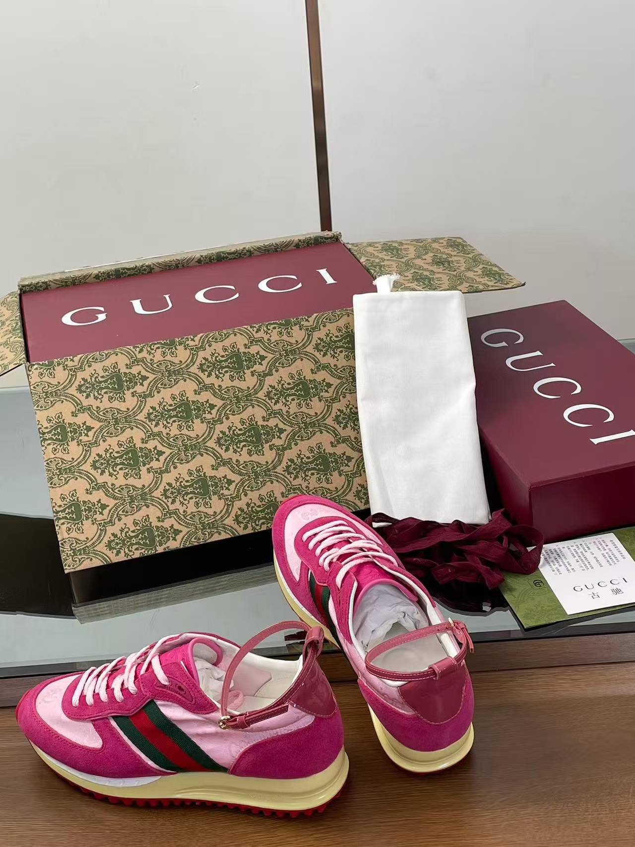 Custom luxury bags for women and  snekaer shoes