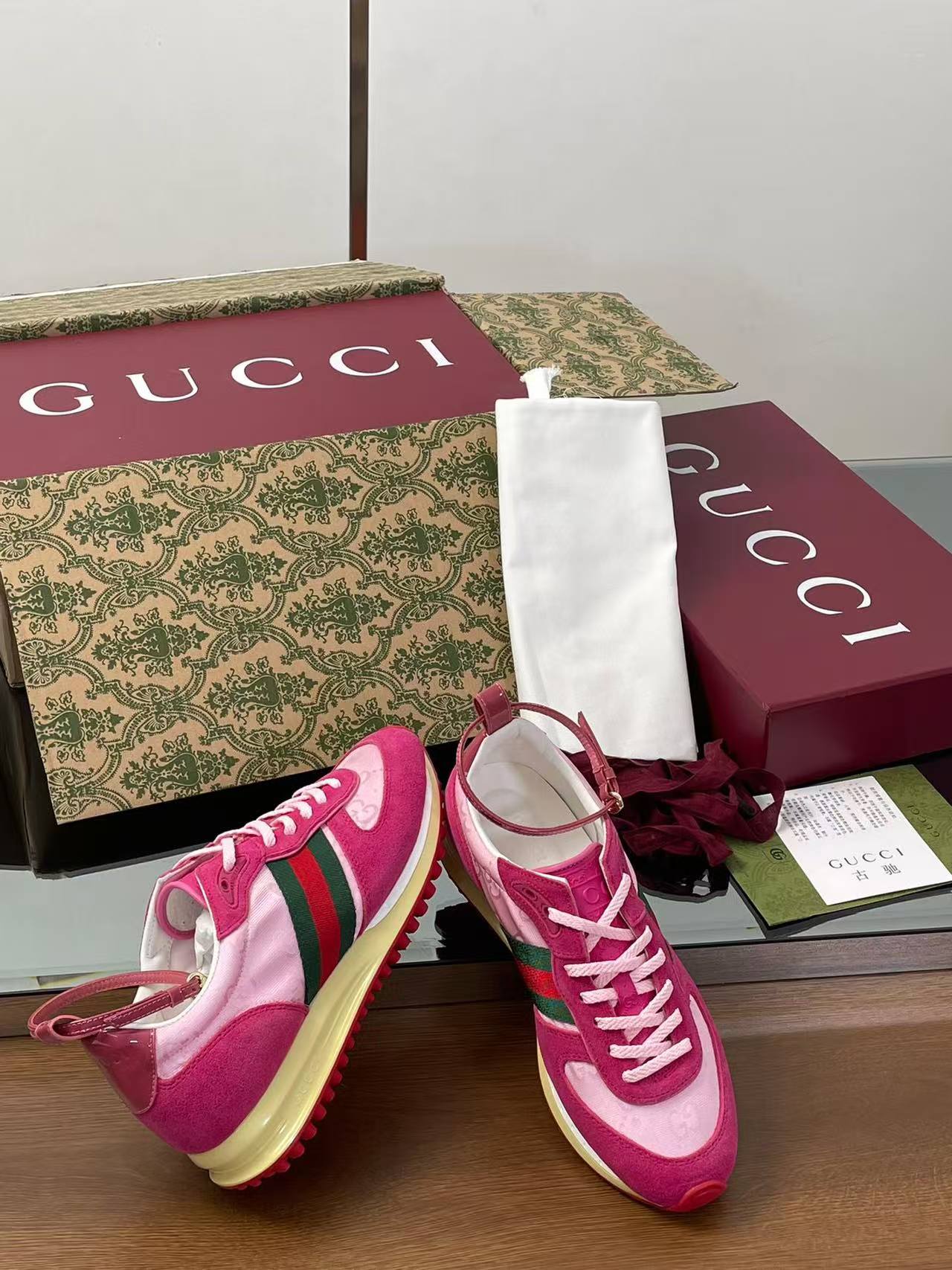 Custom luxury bags for women and  snekaer shoes