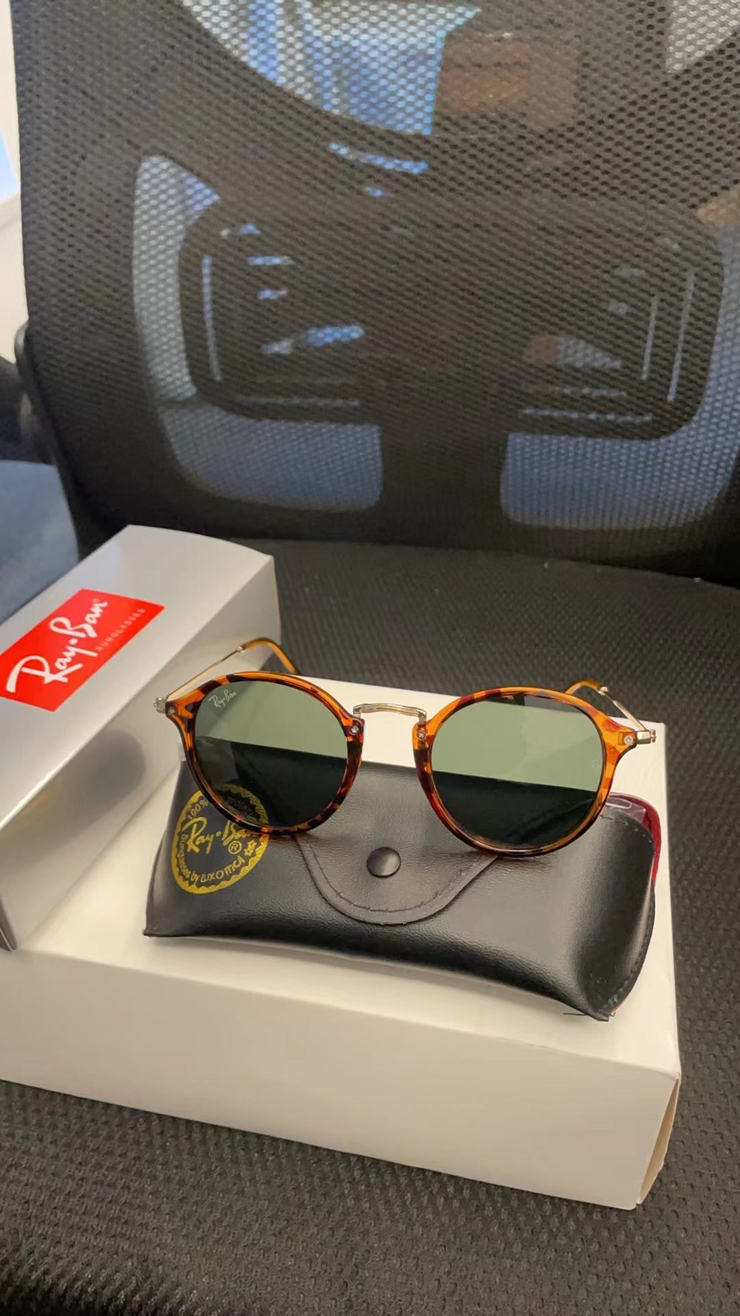 Design USA sunglasses for  Women and men R-B2447